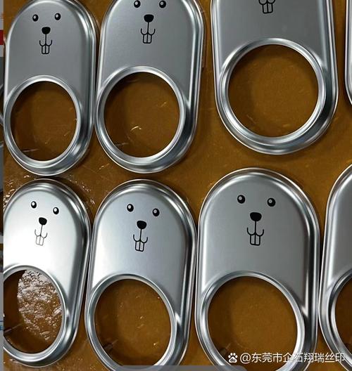 工厂位于繁华工业区,厂房宽敞明亮,先进机器排列整齐